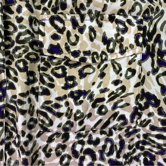 Woman’s Chicos leopard print button-down top size 3 - Picture 4 of 5
